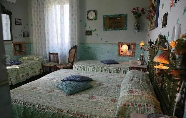 Villa Gaia Taormina 2*,  Italy